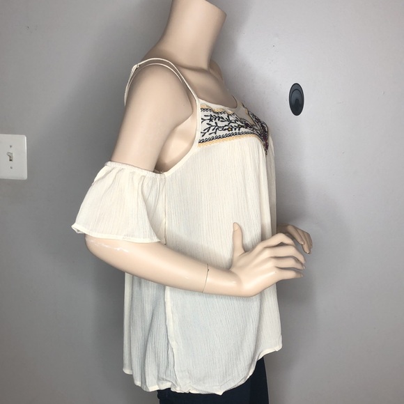 Cold Shoulder Boho Style top - Picture 8 of 9
